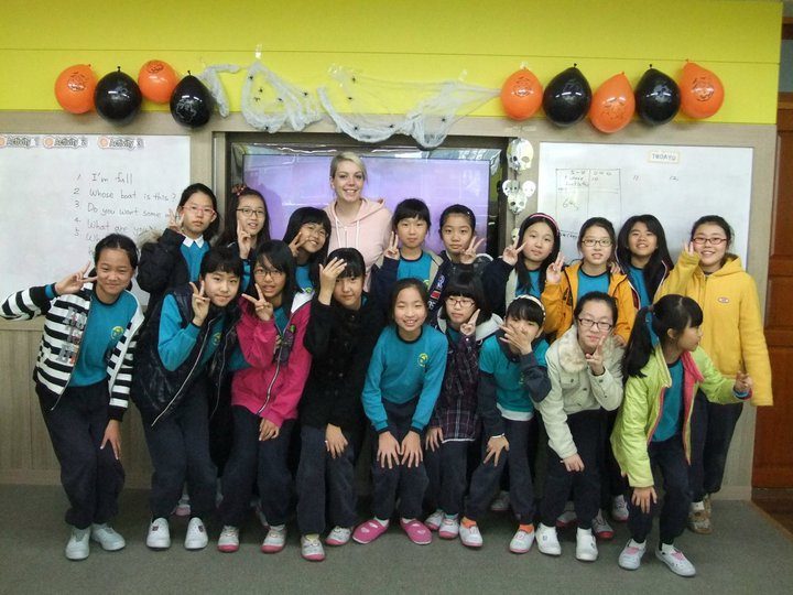 ESLstarter teacher with her class at a public school in South Korea